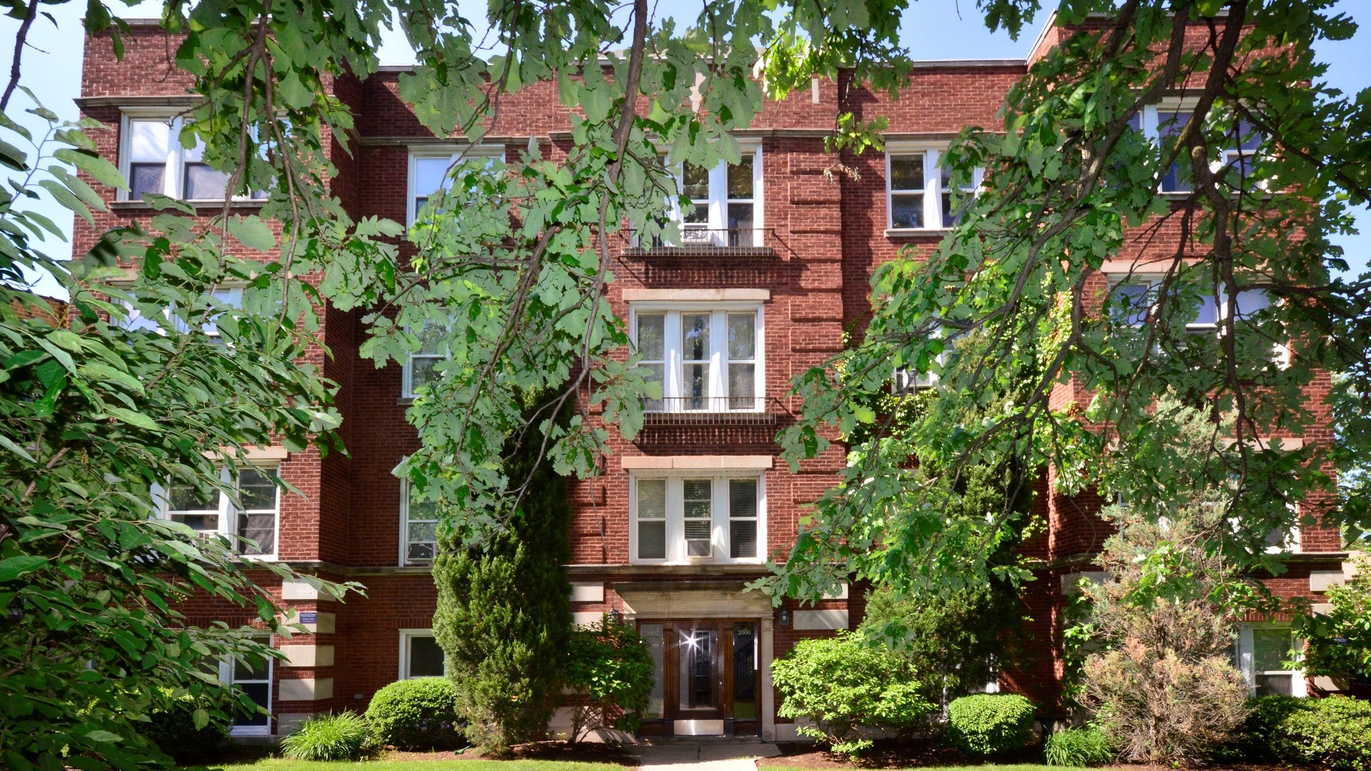 7102 North Damen Avenue, Unit 3 Chicago, IL 60645 - Photo 3 of 20