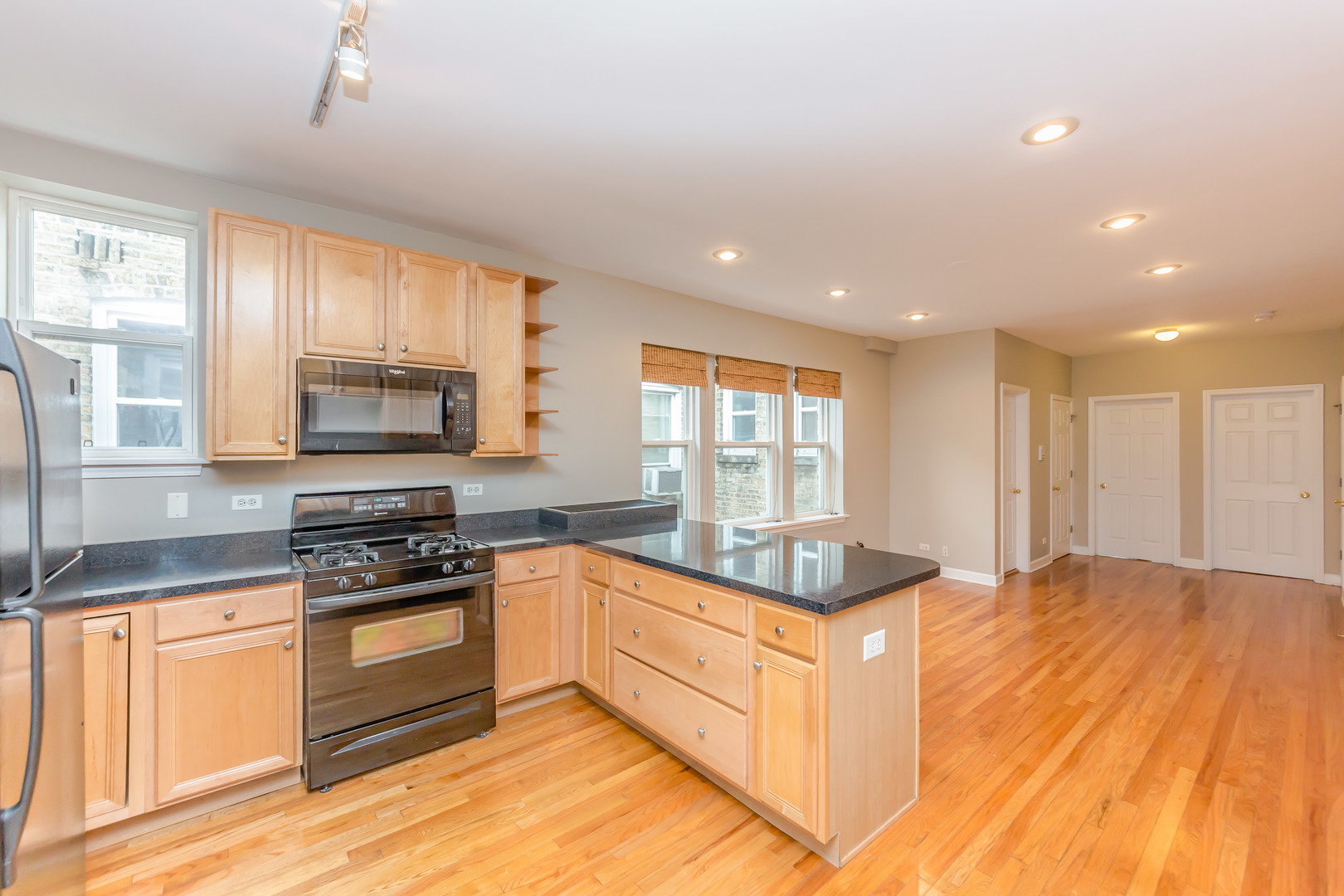 7102 North Damen Avenue, Unit 3 Chicago, IL 60645 - Photo 9 of 20