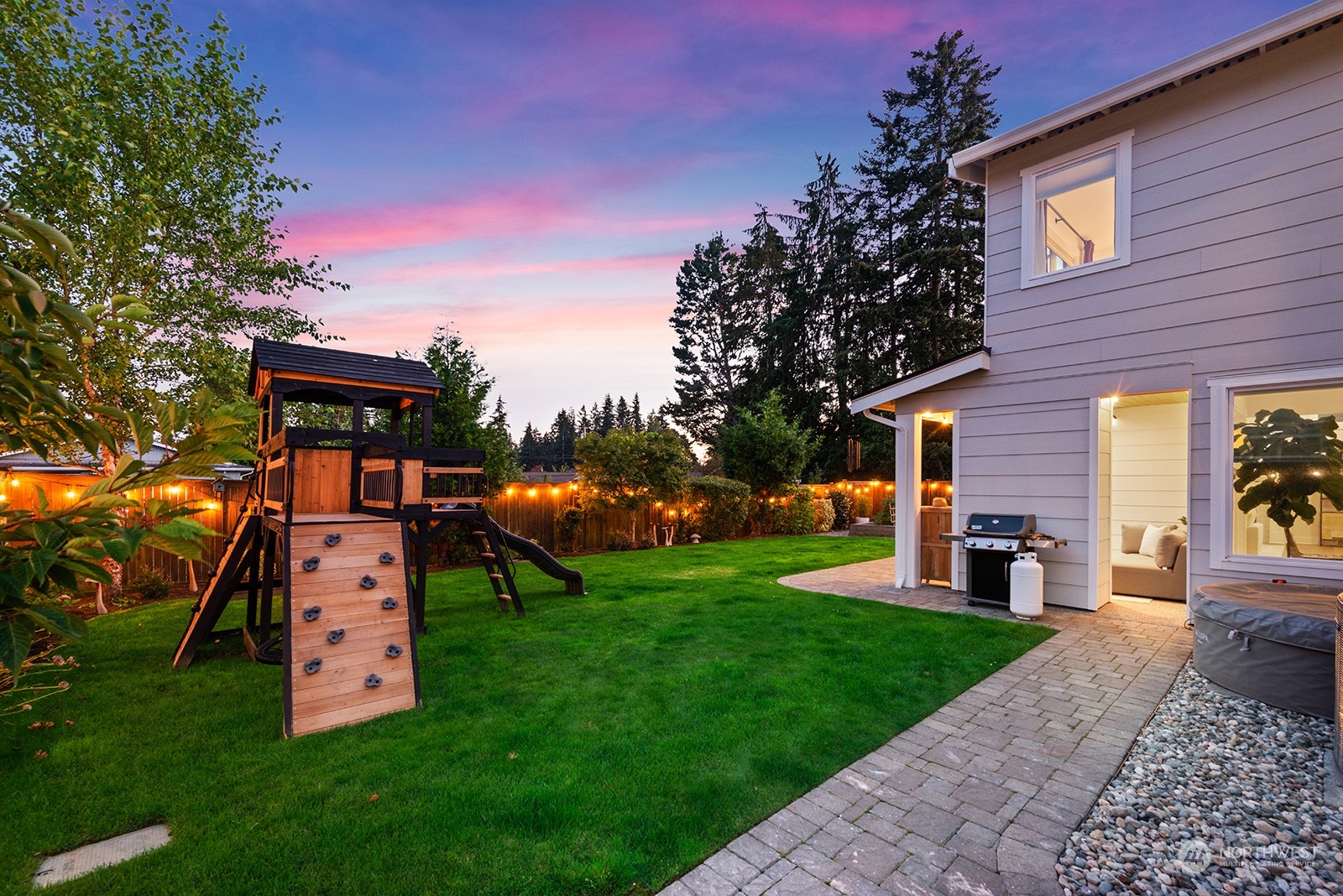 23932 104th Avenue West Edmonds, WA 98020 - Photo 22 of 39 a front view of a house with garden