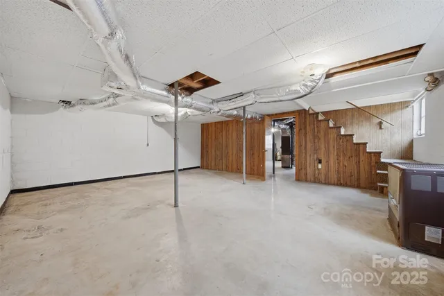 a view of a storage & utility room