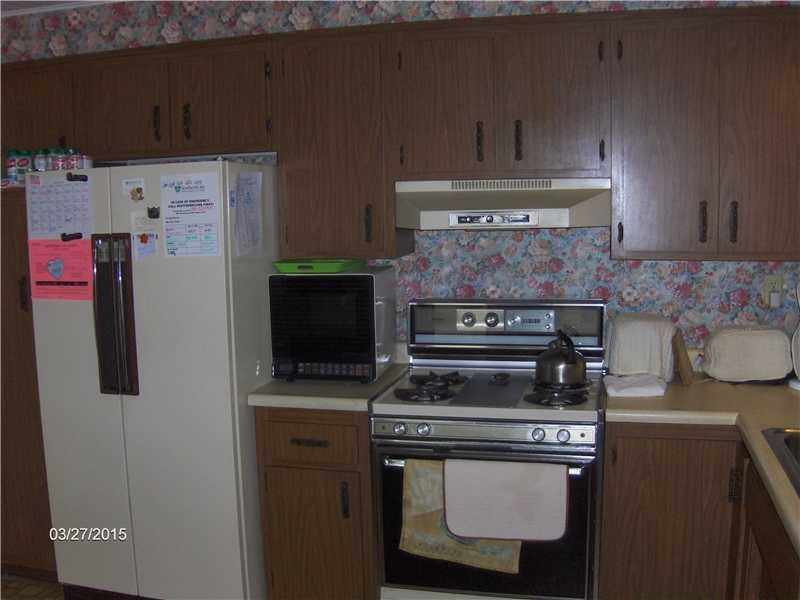 1338 Langeloth Road Burgettstown, PA 15021 - Photo 4 of 17 Kitchen.