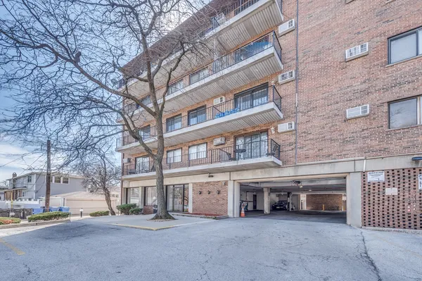 $159,900 | 2320 North Nordica Avenue, Unit 402D, Chicago, IL 60707