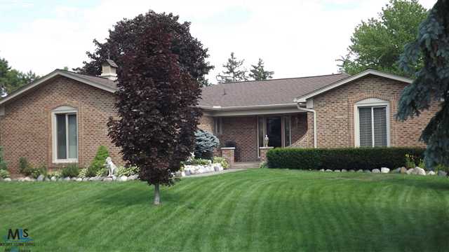 561 Lockmoore Court Rochester, MI 48307 - Photo 1 of 11 Front View