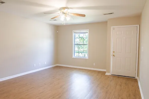 $1,050 | 293 Executive Avenue, Unit B, Clarksville, TN 37042