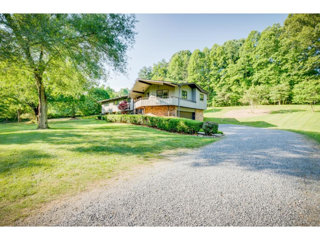 2925 Forest View Road Kingsport, TN 37660 - Photo 2 of 35 Photo 2