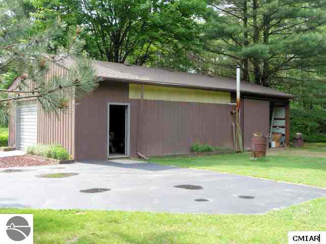 1485 South East County Line Road Shepherd, MI 48883 - Photo 8 of 9 1773387-7.JPG