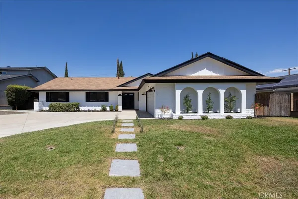 $899,900 | 1370 East Edgefield Street, Upland, CA 91786