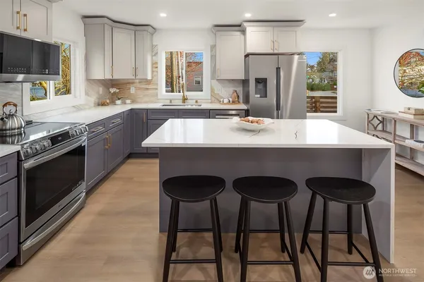 $1,050,000 | 1016 Northwest 85th Street, Seattle, WA 98117