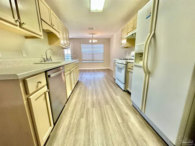 $1,895 | 3331 Two Sisters Way, Pensacola, FL 32505