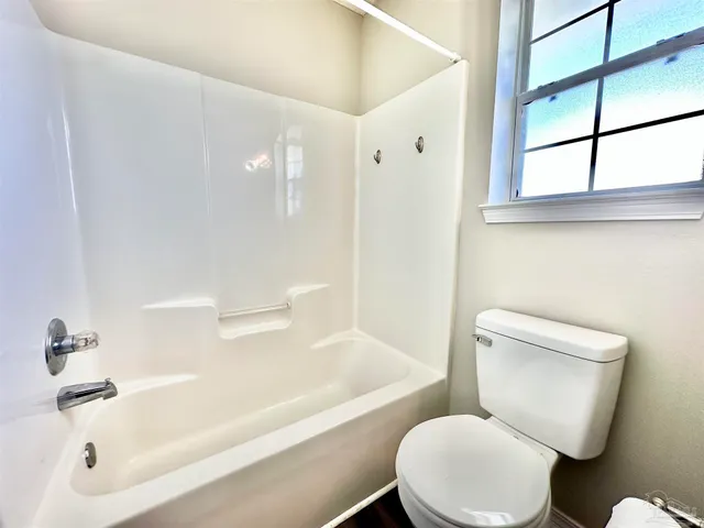 $1,895 | 3331 Two Sisters Way, Pensacola, FL 32505