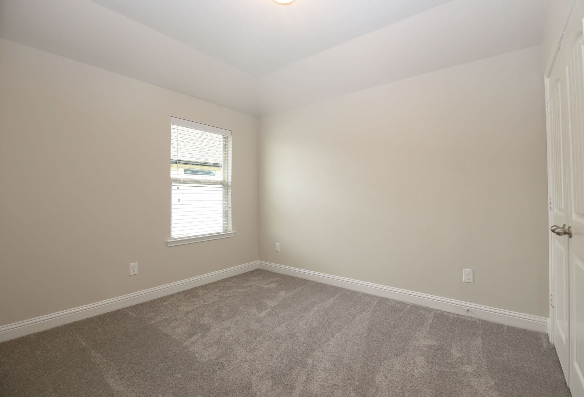 8218 Oxbow Manor Lane Cypress, TX 77433 - Photo 26 of 37 an empty room with a window