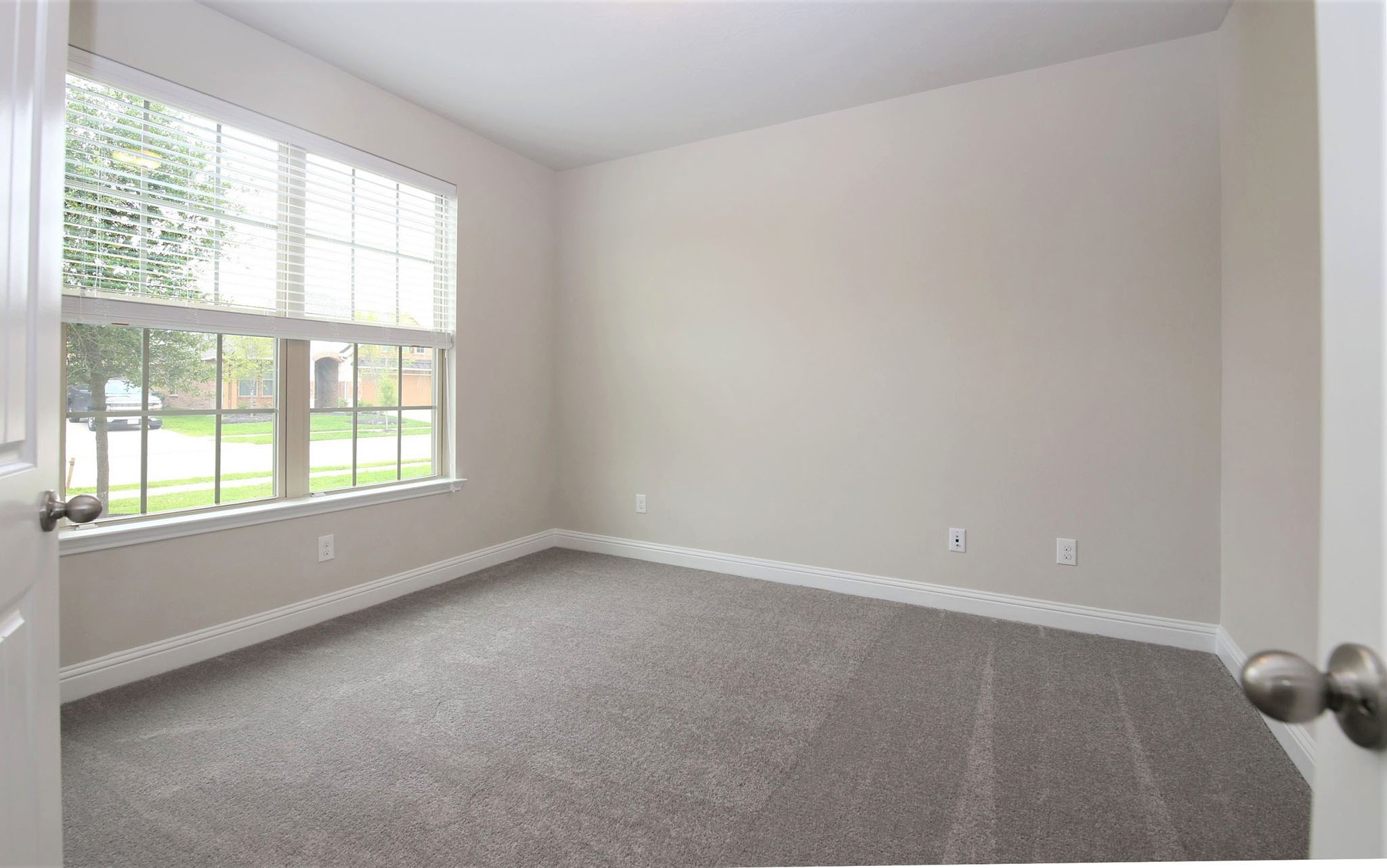 8218 Oxbow Manor Lane Cypress, TX 77433 - Photo 27 of 37 an empty room with a window