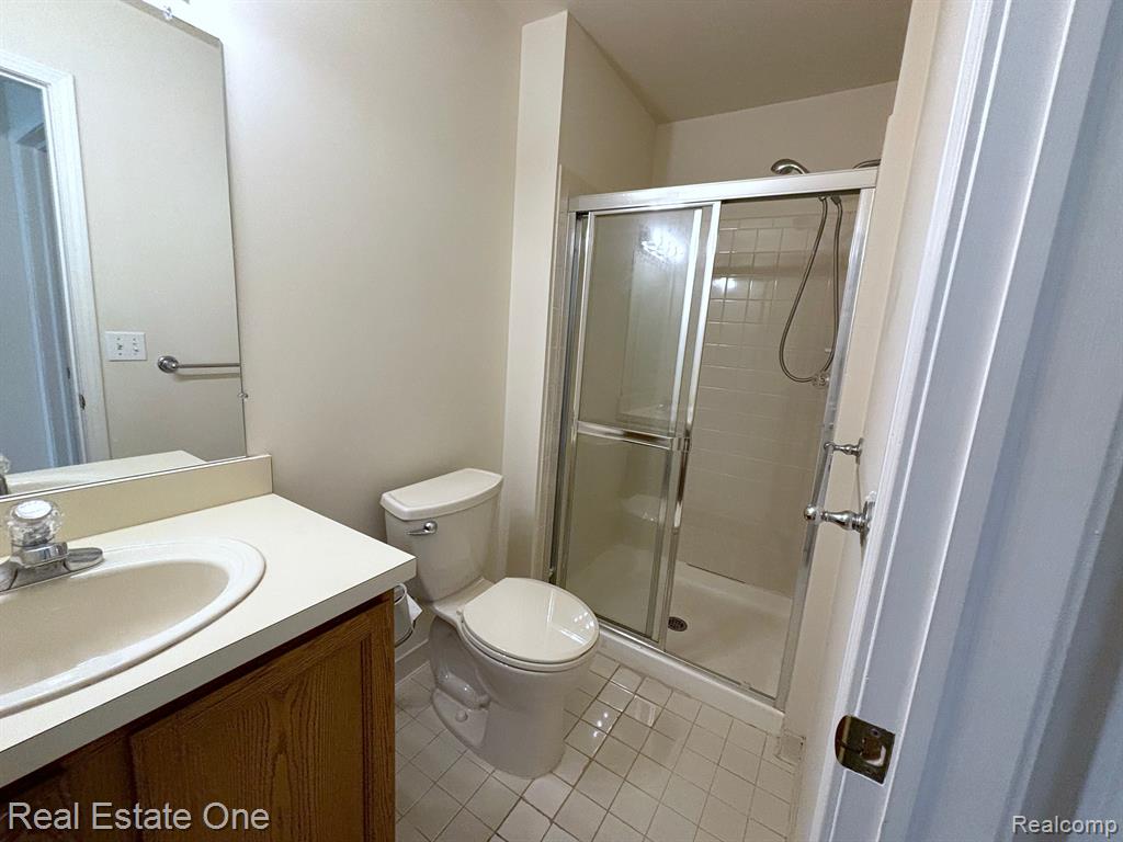 1423 Chesapeake Road, Unit 54 Royal Oak, MI 48067 - Photo 6 of 35