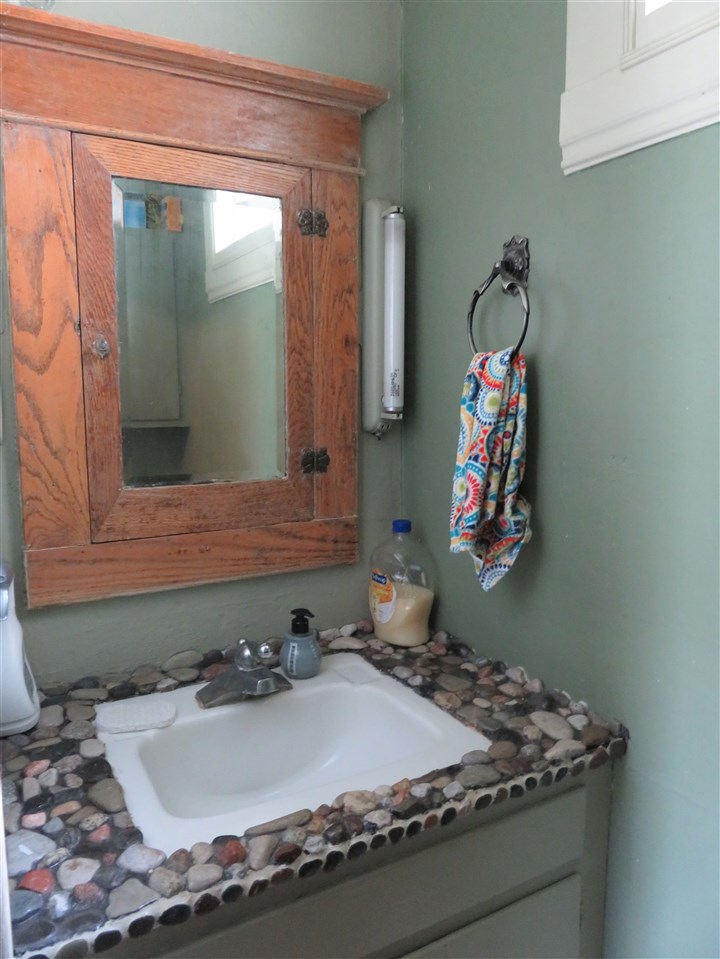 351 Green Street Perry, MI 48872 - Photo 10 of 19 31324122-9.JPG