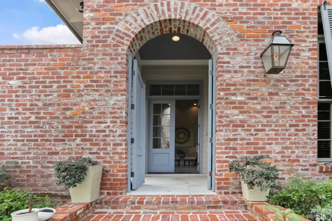 $599,500 | 4025 Perkins Lane, Baton Rouge, LA 70808