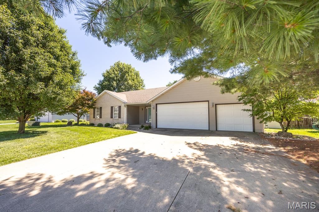 916 Crosswinds Drive Belleville, IL 62221 - Photo 2 of 31