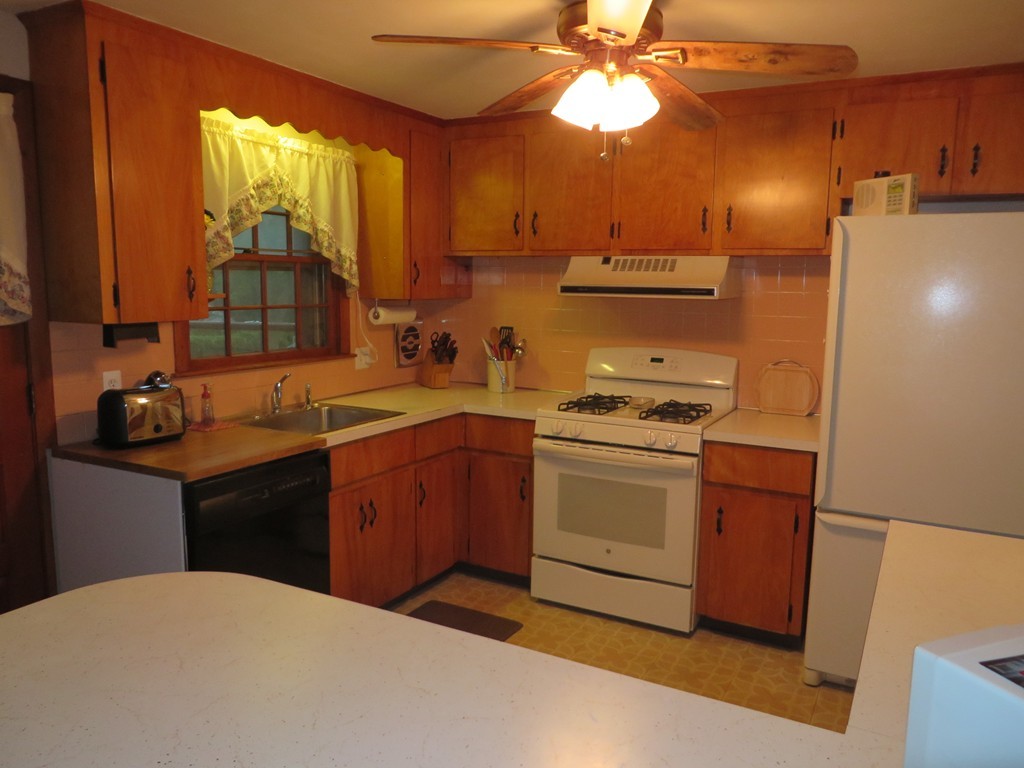 54 Ridge Road Holliston, MA 01746 - Photo 8 of 24 Gallery Image 8
