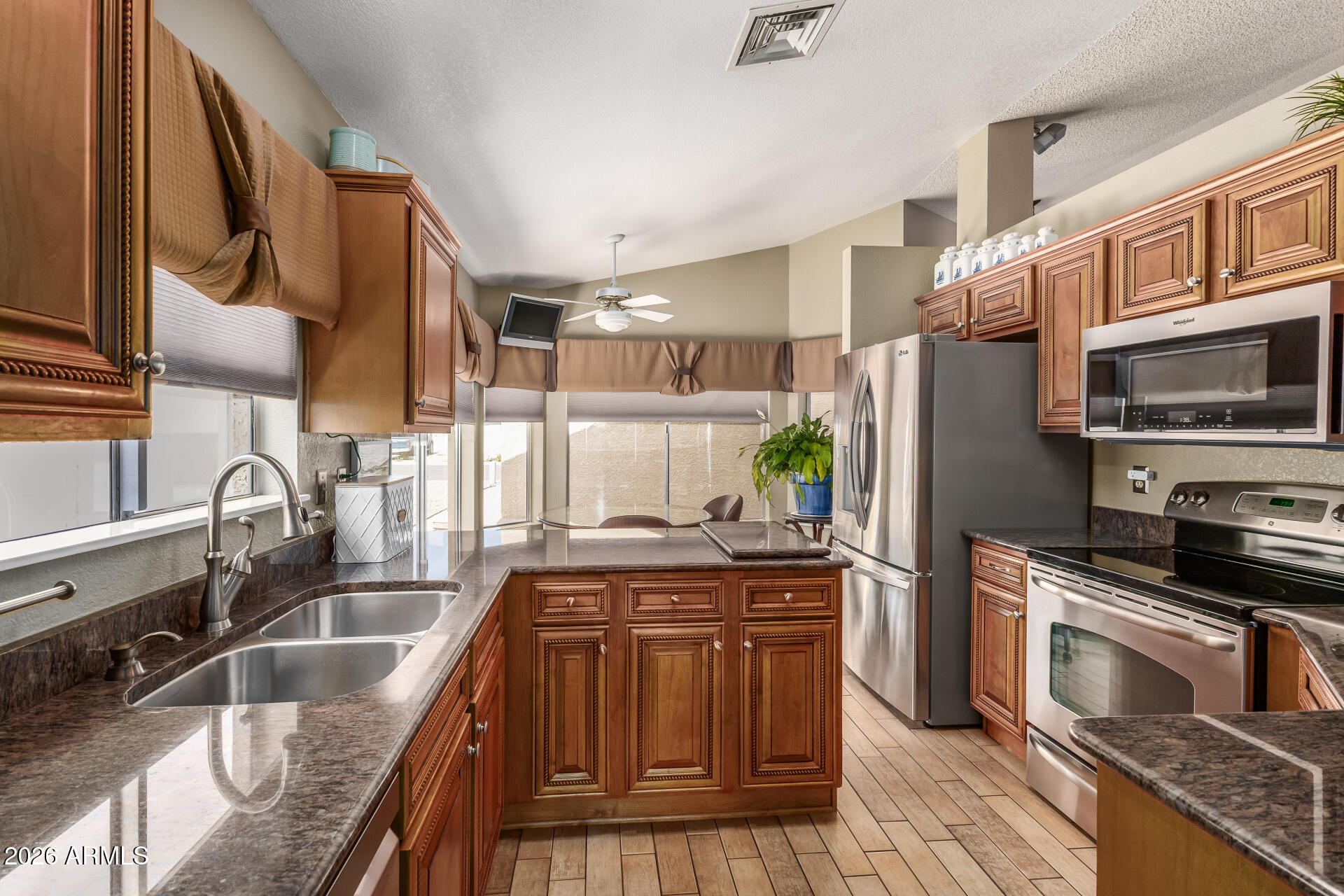 10753 West Ruth Avenue Peoria, AZ 85345 - Photo 3 of 30 11 - Ruth