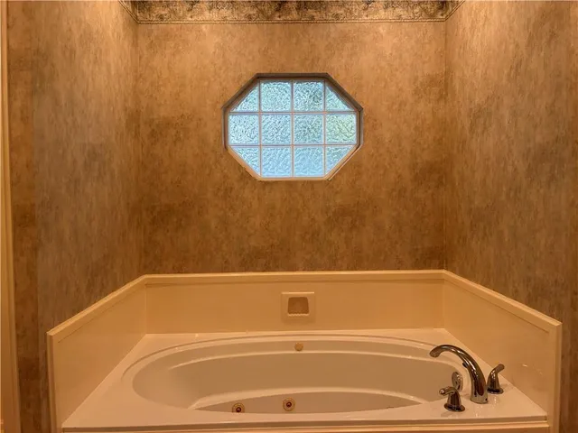 $2,700 | 363 North O Hammond Highway, New Orleans, LA 70124