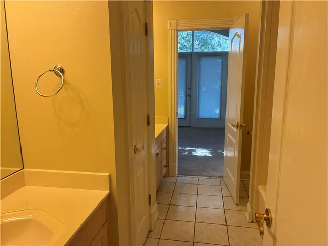 $2,700 | 363 North O Hammond Highway, New Orleans, LA 70124