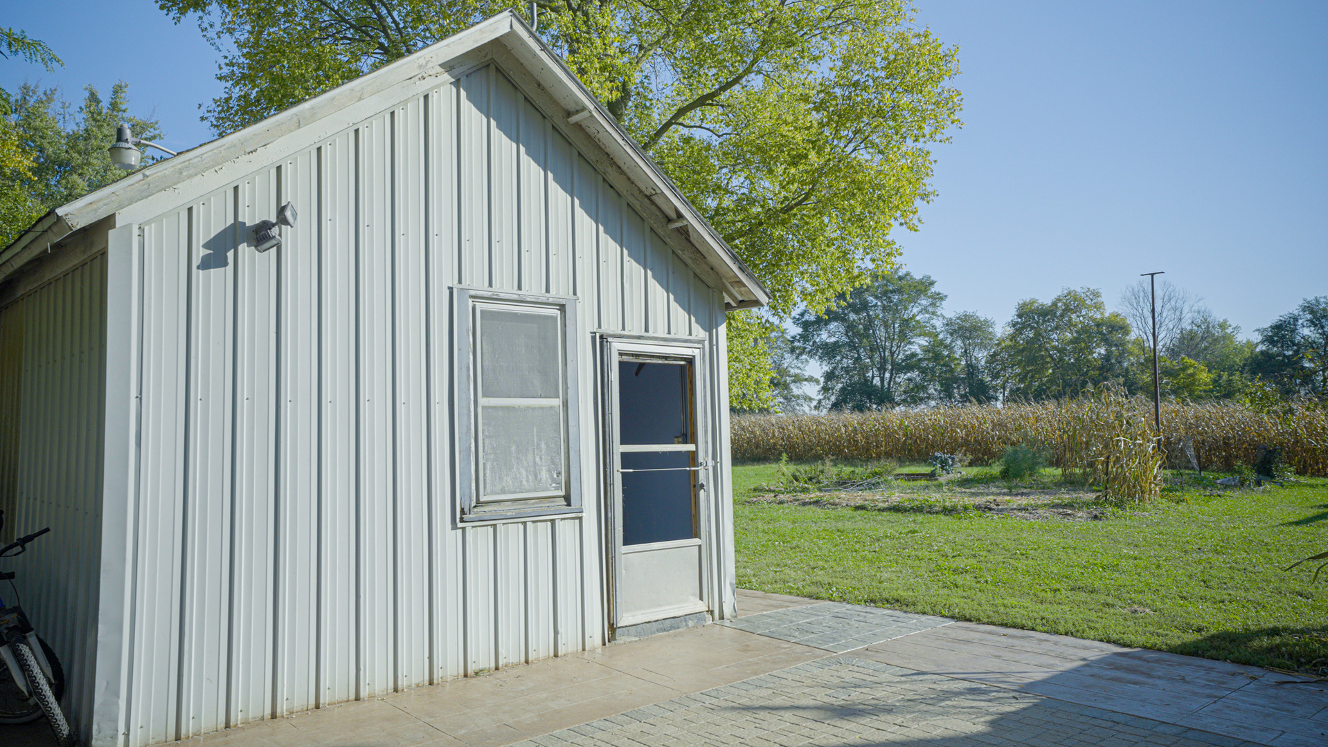 9282 East Hemstock Road Rochelle, IL 61068 - Photo 29 of 68 a view of a house with backyard and garden