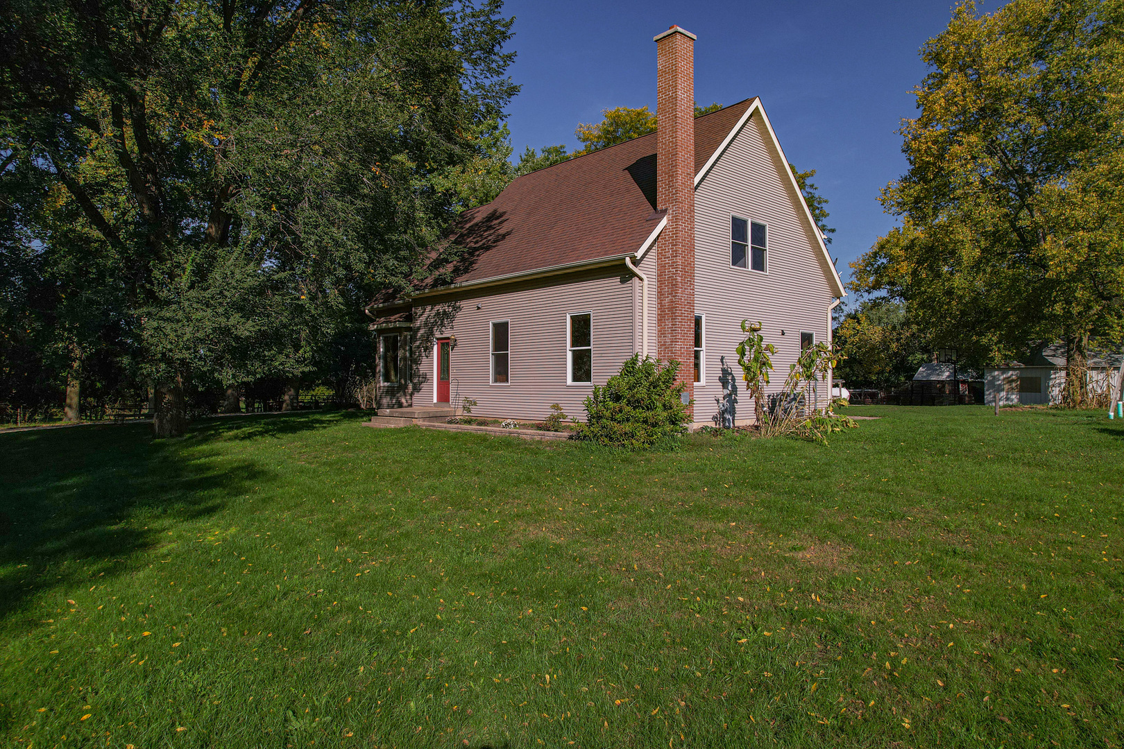 9282 East Hemstock Road Rochelle, IL 61068 - Photo 4 of 68 a front view of house with yard and green space