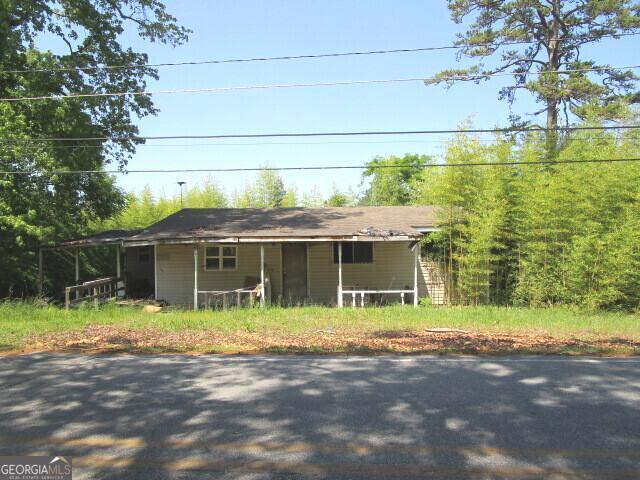190 Youngblood Road Southeast Milledgeville, GA 31061 - Photo 1 of 37 a front view of house with yard and green space