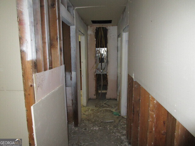 190 Youngblood Road Southeast Milledgeville, GA 31061 - Photo 10 of 37 a view of hallway with hallway