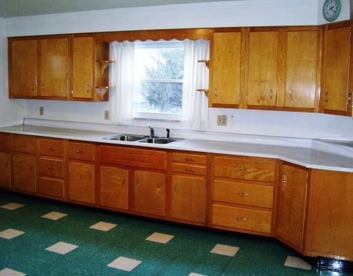 Kitchen. 14x15 Eat-in Kitchen - Lots of Cabinets