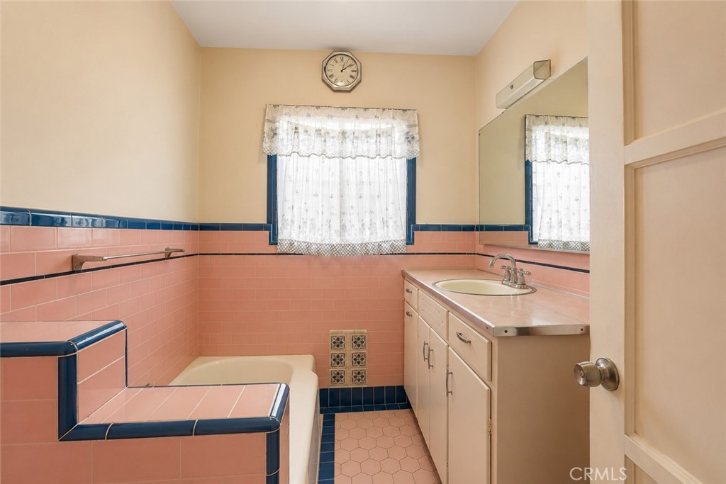 2209 Queensberry Road Pasadena, CA 91104 - Photo 22 of 44 a bathroom with a sink a vanity and a mirror