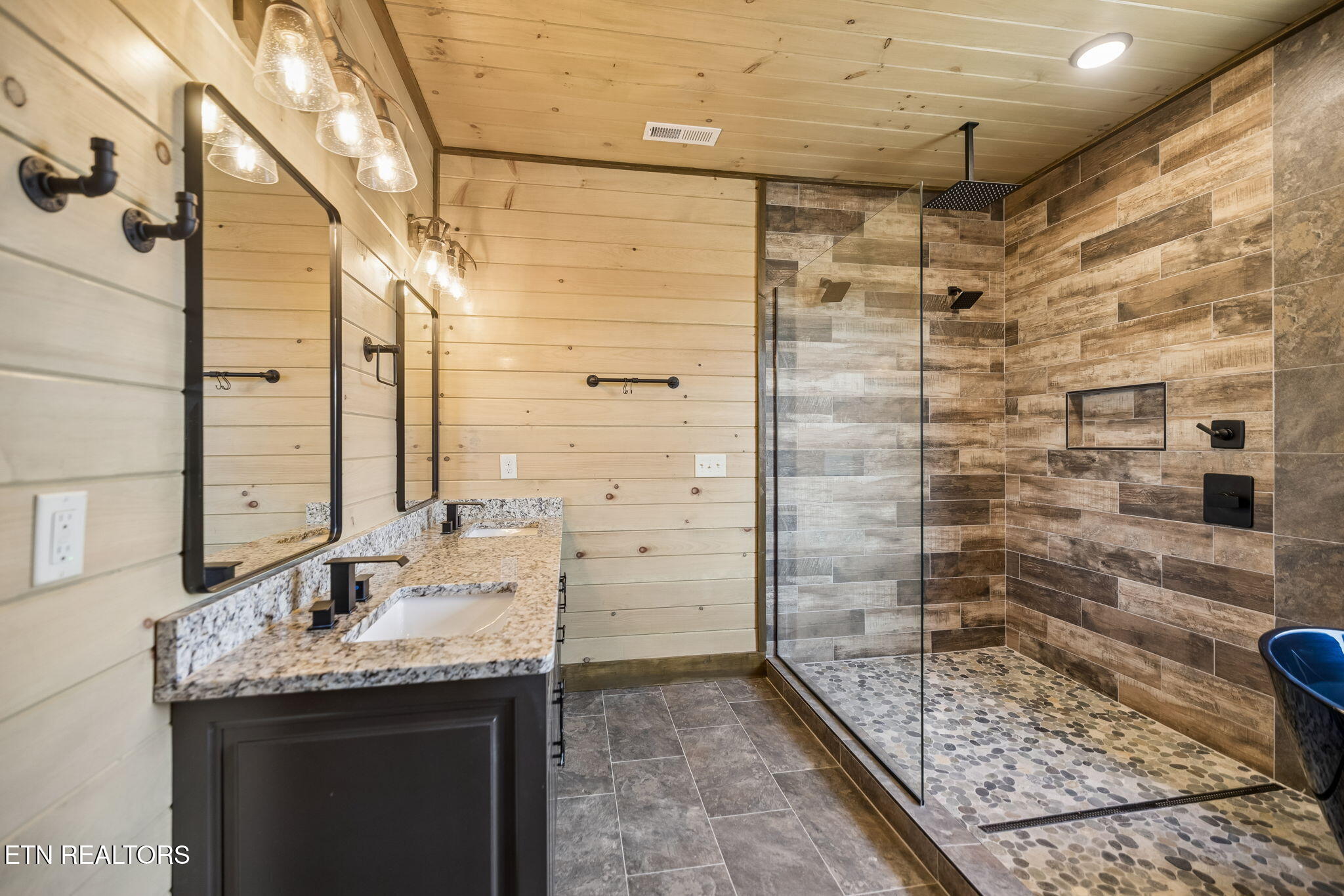 997 King Branch Road Sevierville, TN 37876 - Photo 31 of 60 32-16997 King Branch Rd - 032