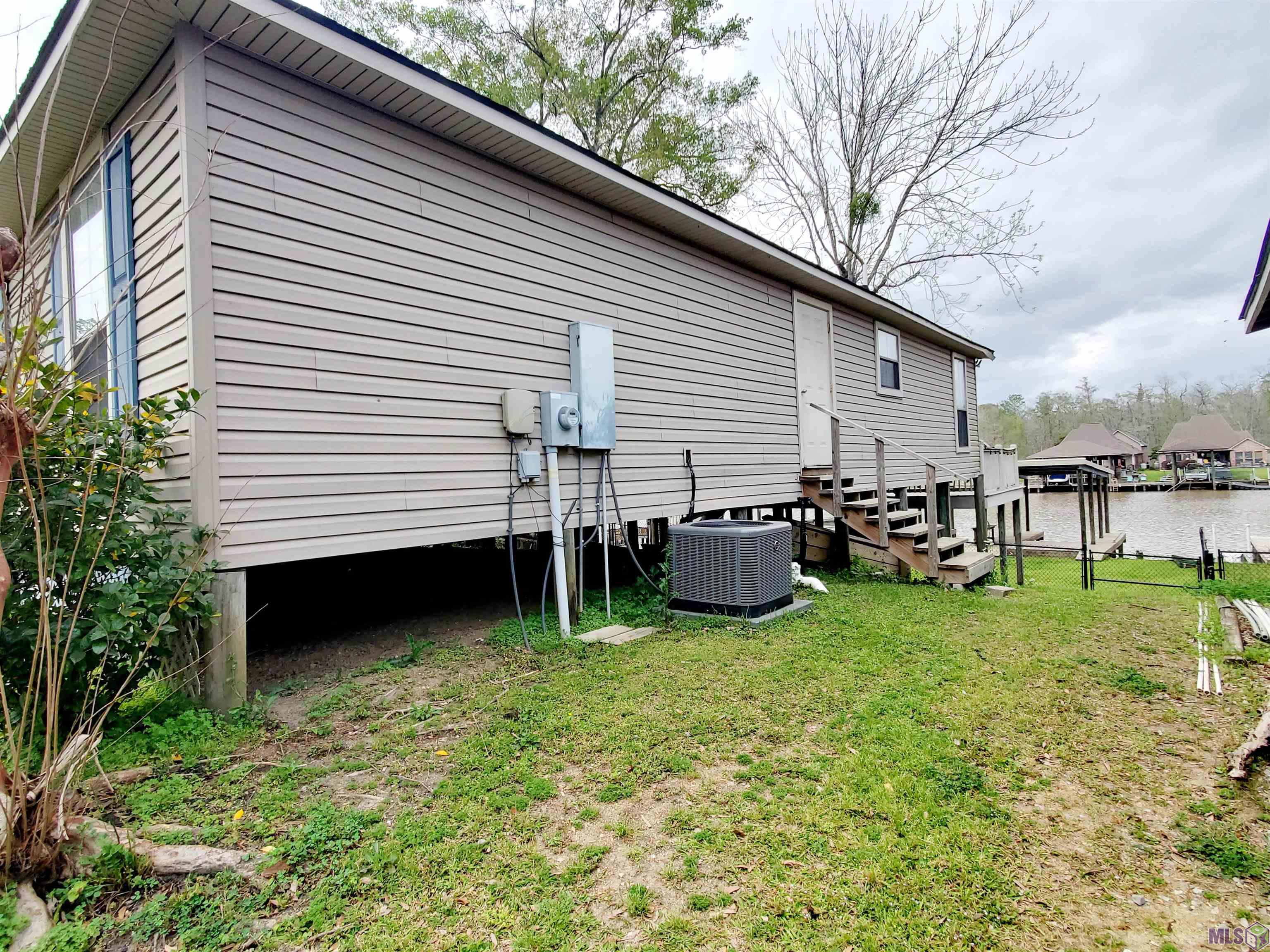 20996 Diversion Canal Road St. Amant, LA 70774 - Photo 16 of 44