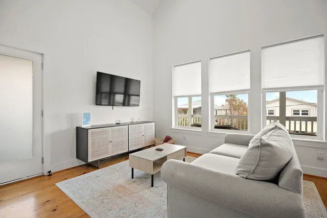 $3,000 | 16713 Moby Dick, Jamaica Beach, TX 77554