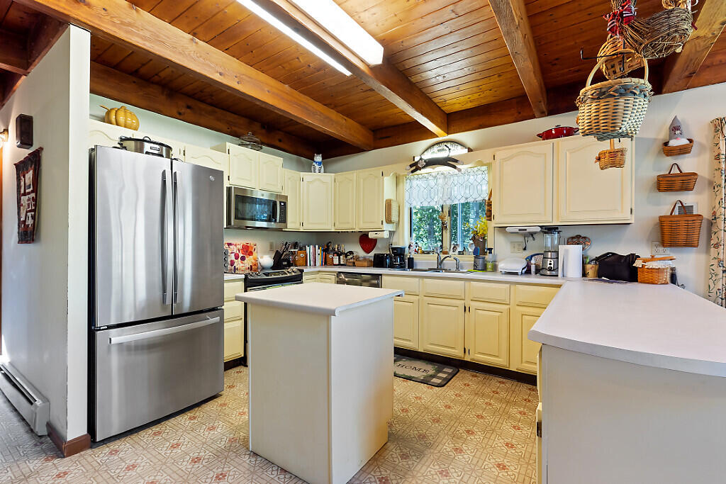 691 Middle Road Dresden, ME 04342 - Photo 15 of 82 17