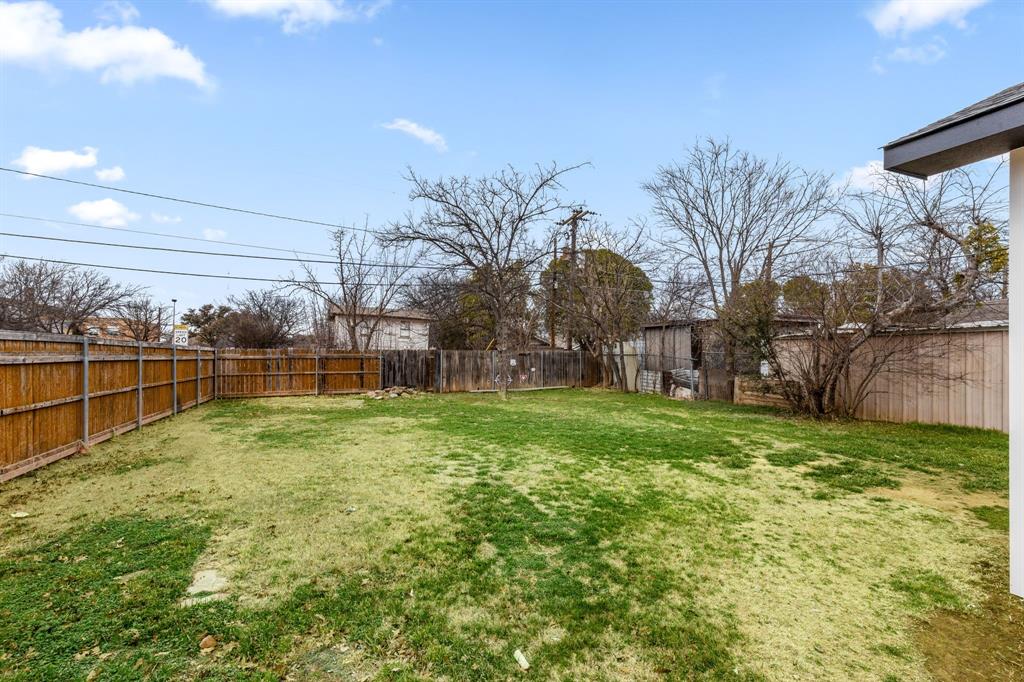 1616 Monroe Street Wichita Falls, TX 76309 - Photo 20 of 21 a view of backyard with trampoline