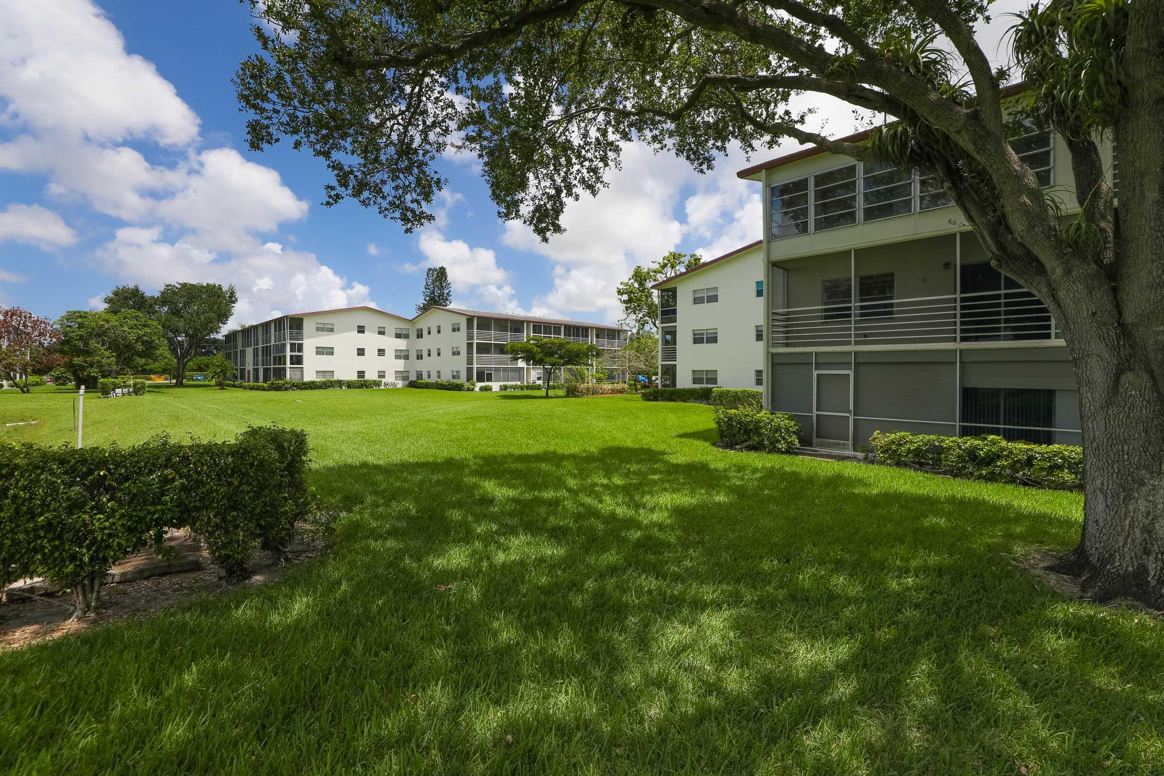 402 Fanshaw J Boca Raton, FL 33434 - Photo 15 of 18 View
