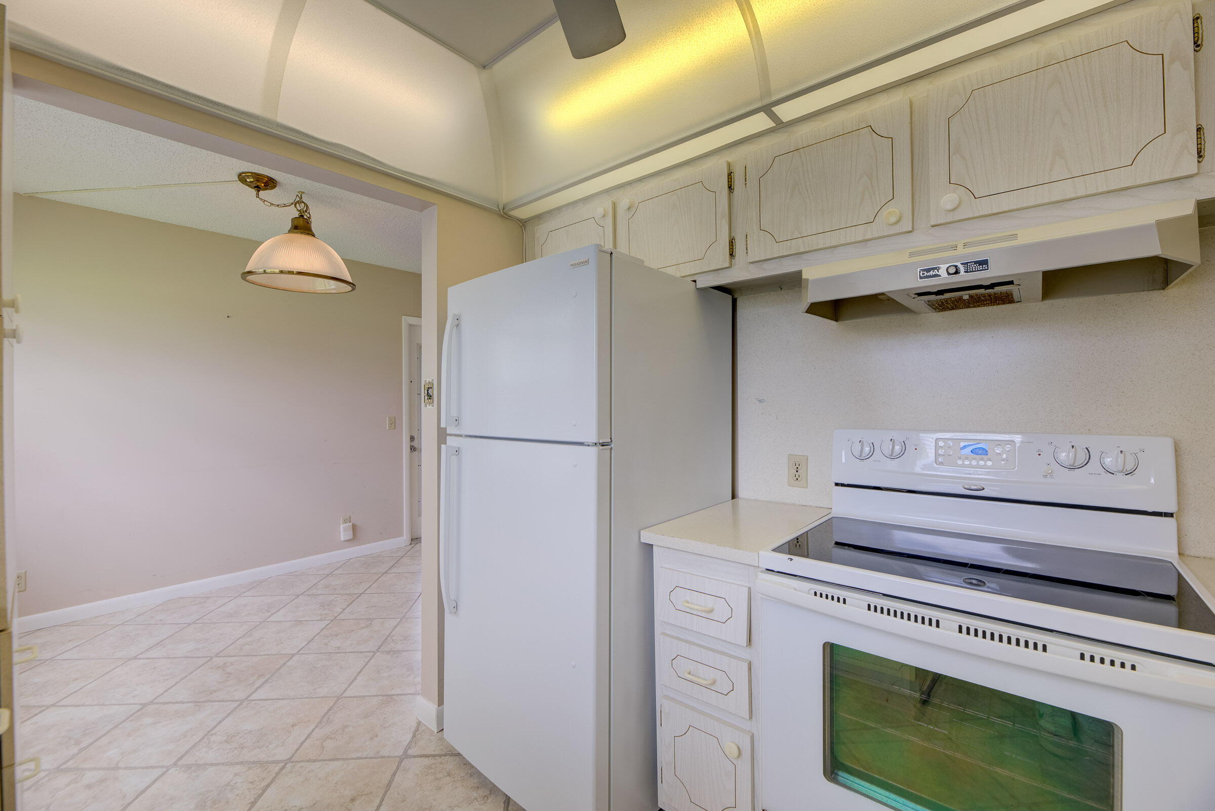402 Fanshaw J Boca Raton, FL 33434 - Photo 7 of 18 Kitchen 3