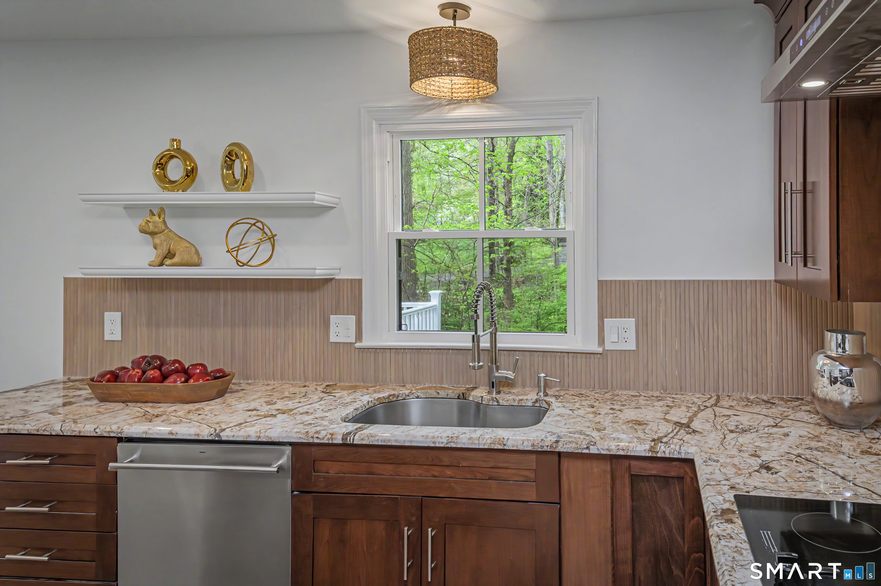 131 Fieldcrest Drive Ridgefield, CT 06877 - Photo 10 of 38