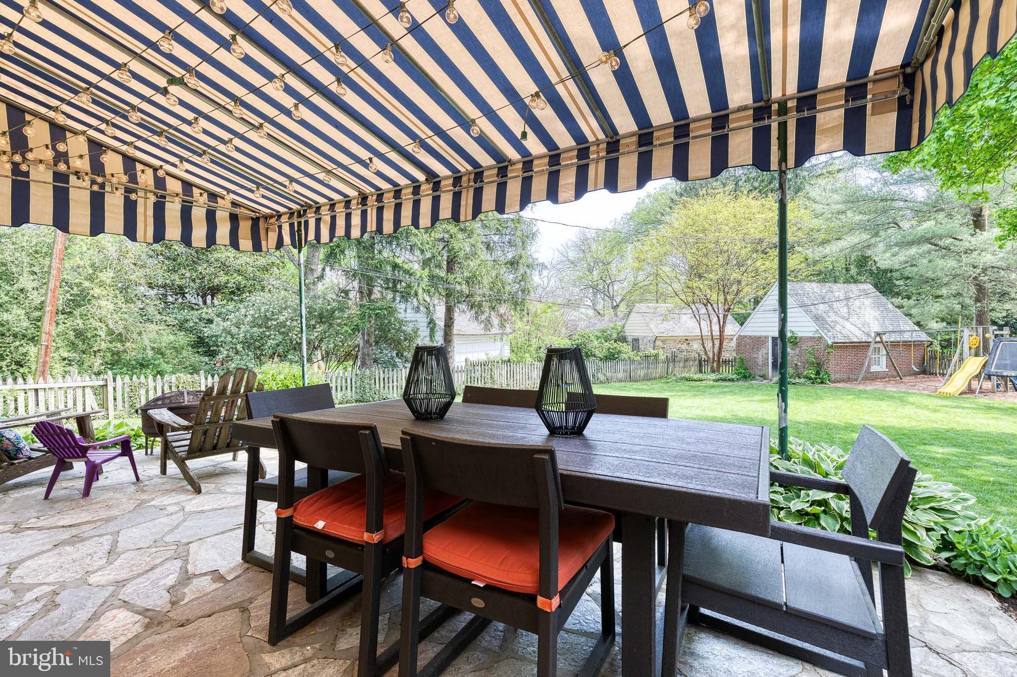 225 Tunbridge Road Baltimore, MD 21212 - Photo 53 of 65 a view of a patio with table and chairs and a yard