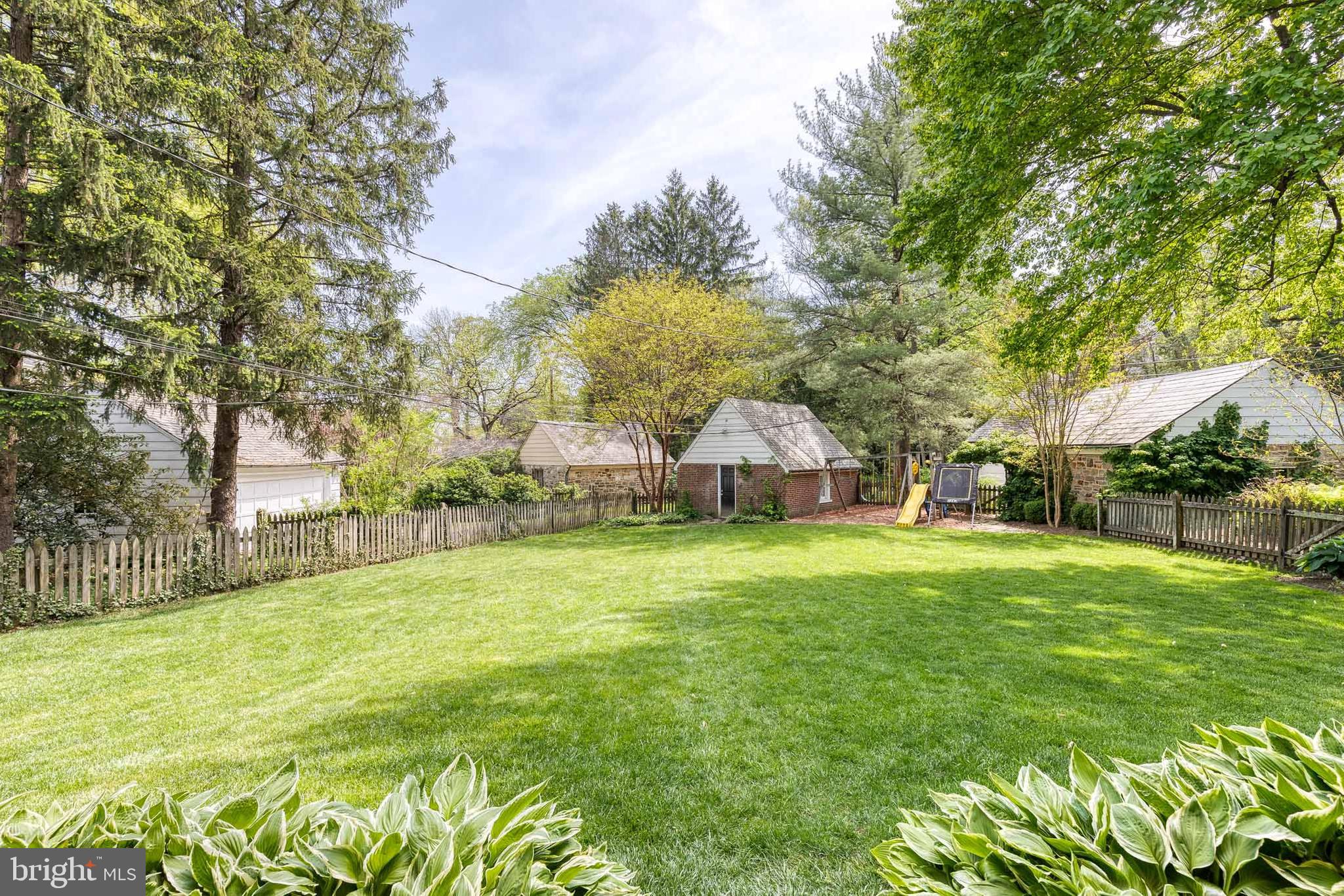 225 Tunbridge Road Baltimore, MD 21212 - Photo 55 of 65 a view of a big yard with plants and large trees