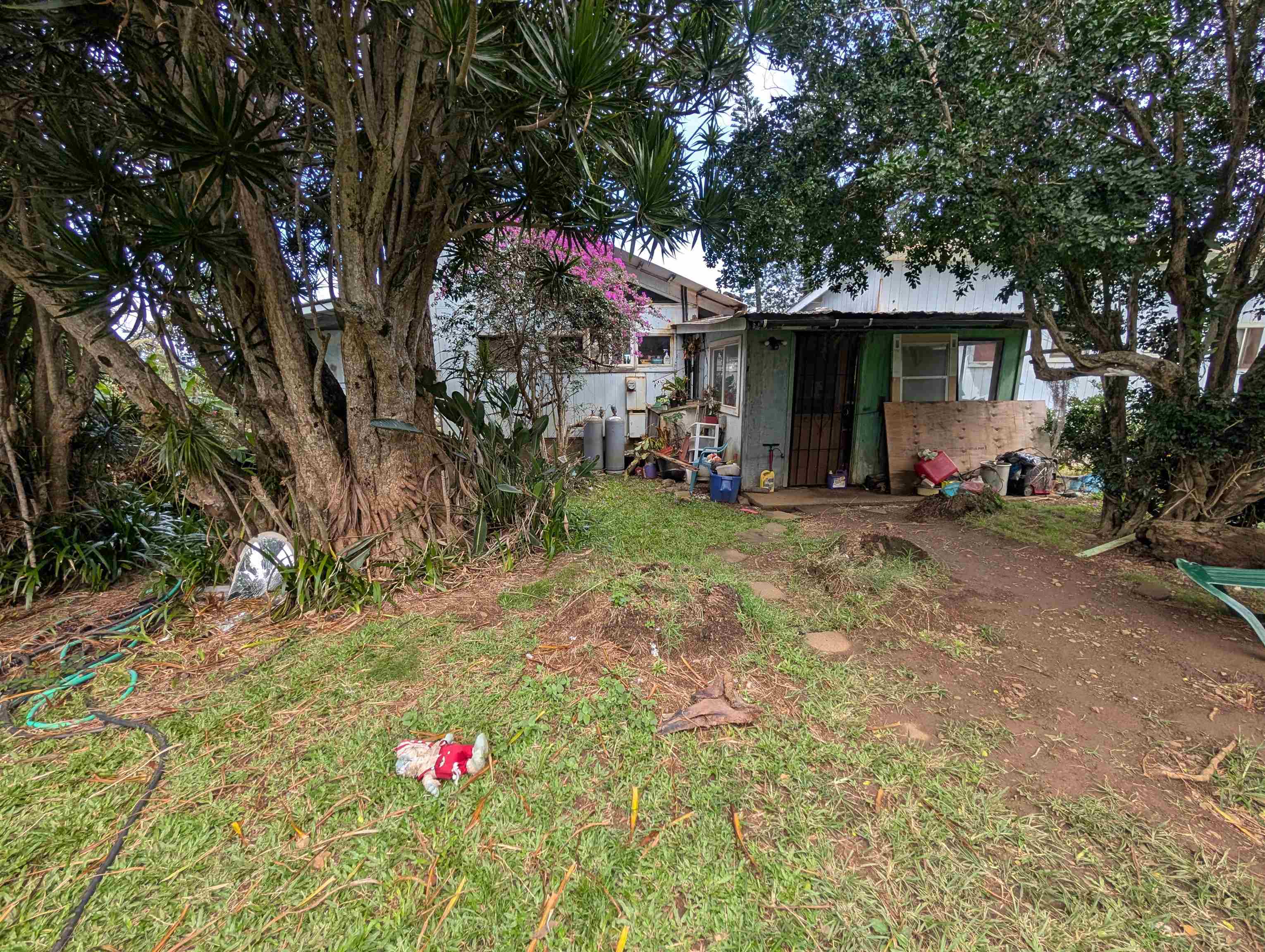 210 Door Of Faith Road Haiku, HI 96708 - Photo 33 of 46 a view of a house and a yard