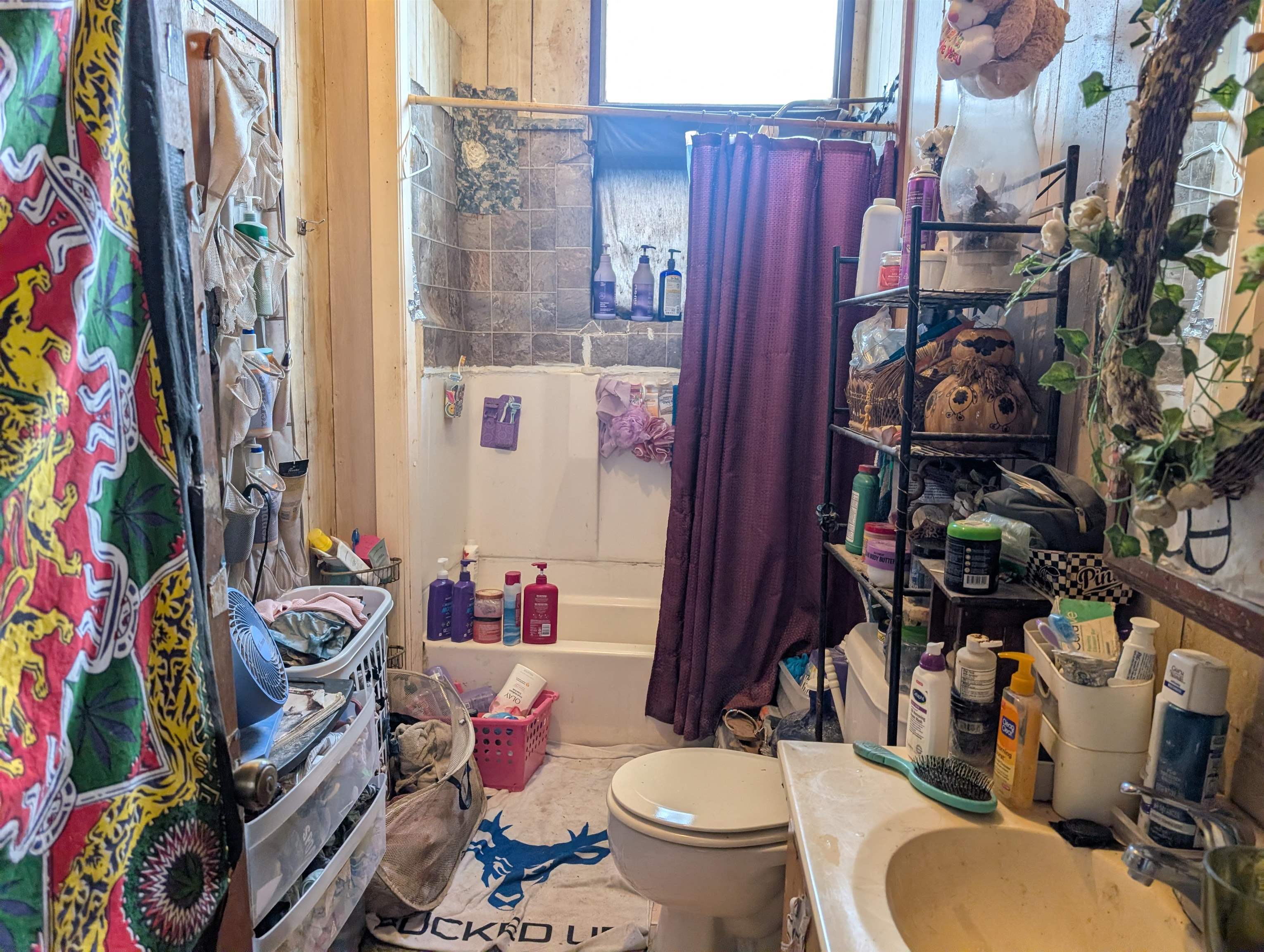 210 Door Of Faith Road Haiku, HI 96708 - Photo 40 of 46 a bathroom with a toilet sink and curtain