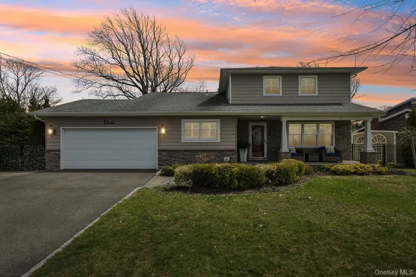 $975,000 | 11 Palmer Drive, Sayville, NY 11782