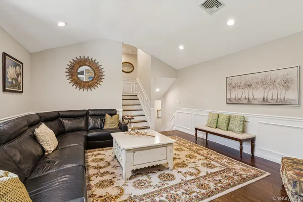 $975,000 | 11 Palmer Drive, Sayville, NY 11782