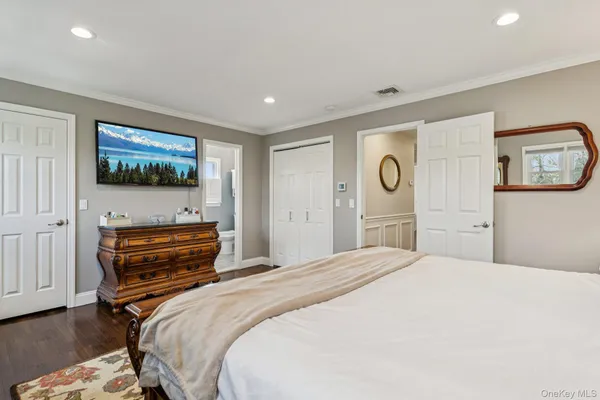 $975,000 | 11 Palmer Drive, Sayville, NY 11782