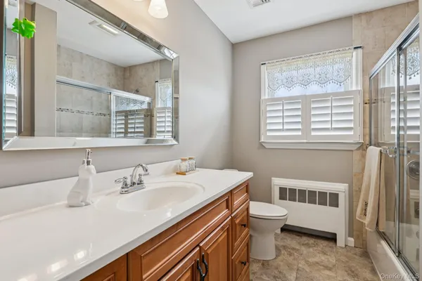$975,000 | 11 Palmer Drive, Sayville, NY 11782