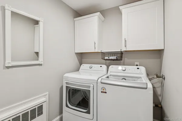 $975,000 | 11 Palmer Drive, Sayville, NY 11782