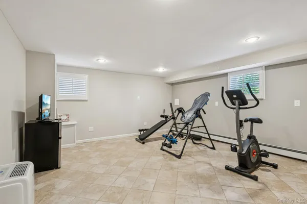 $975,000 | 11 Palmer Drive, Sayville, NY 11782