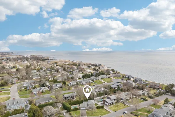 $975,000 | 11 Palmer Drive, Sayville, NY 11782