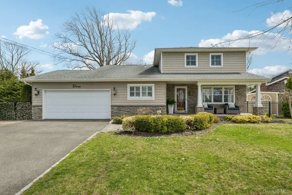 $975,000 | 11 Palmer Drive, Sayville, NY 11782